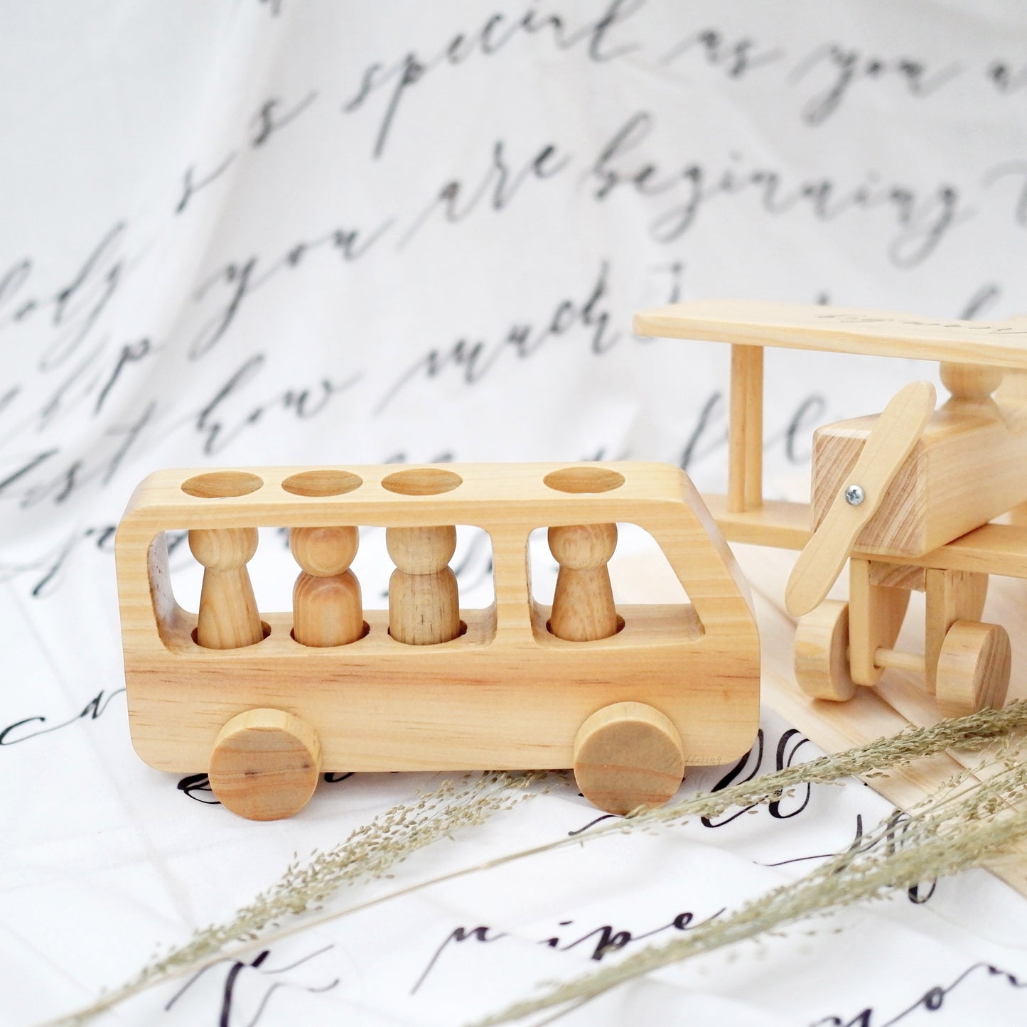 Wooden Bus With Peg Dolls